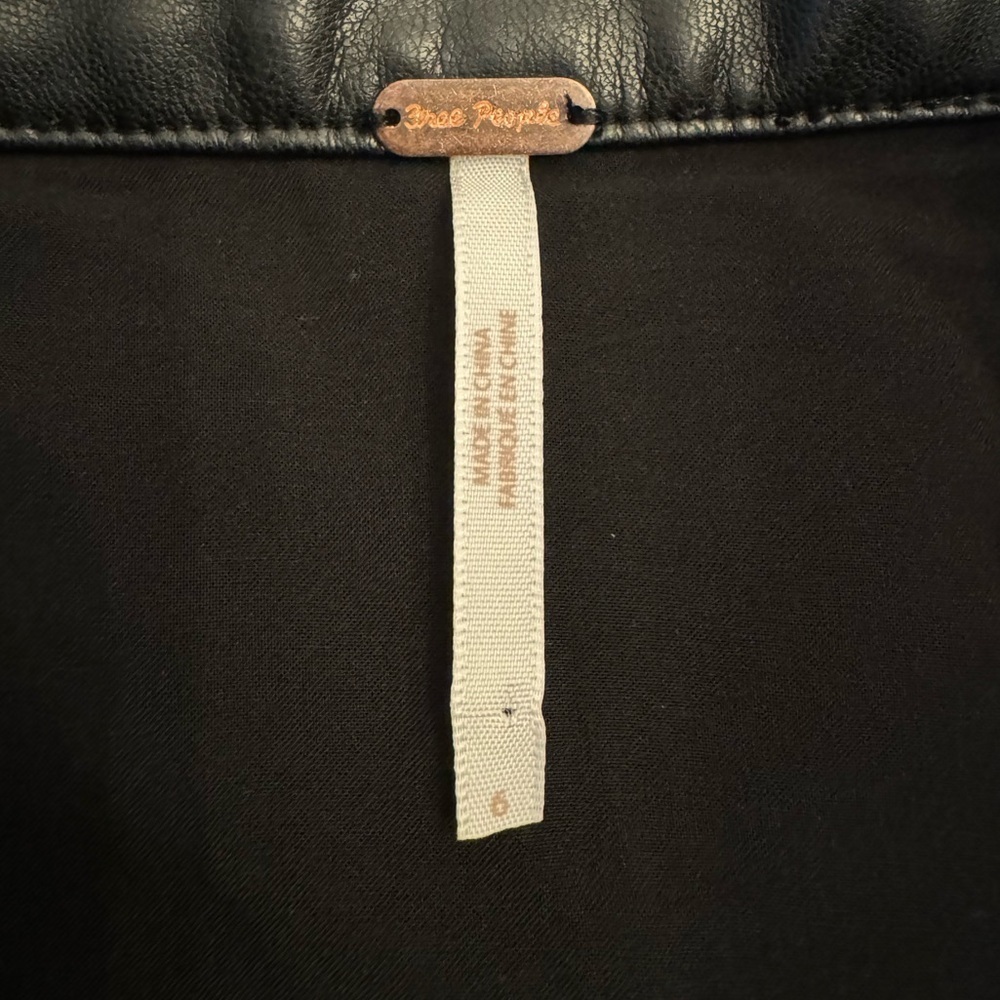EUC! Free People Maisie Vegan Mini Skirt, sz 6 - Picture 4 of 6